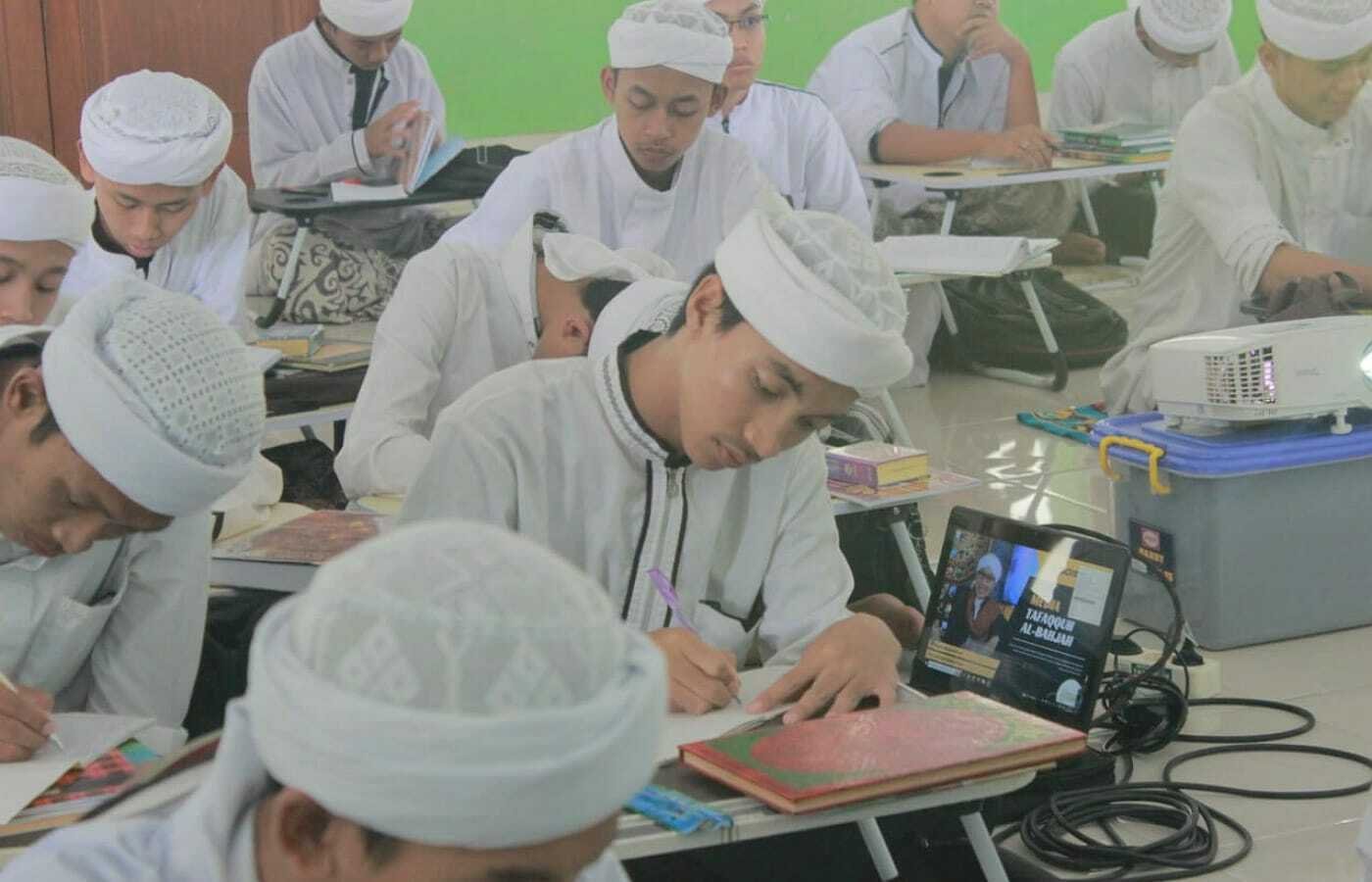 pesantren al bahjah buya yahya